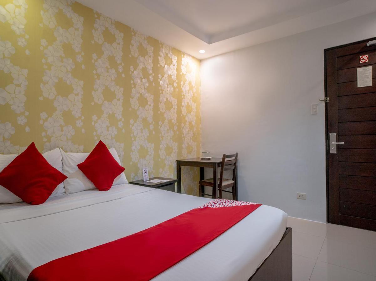 Oyo 697 Obrero Suites Davao Екстер'єр фото