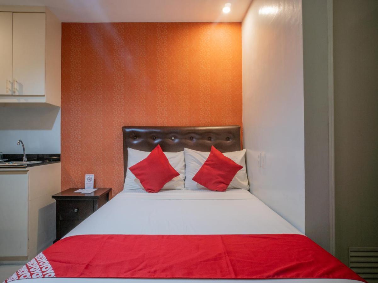 Oyo 697 Obrero Suites Davao Екстер'єр фото