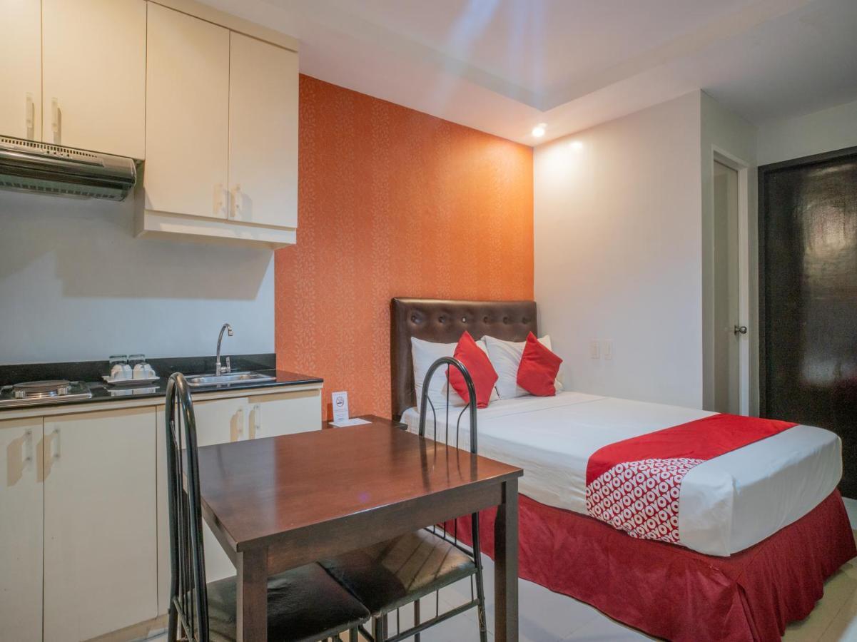 Oyo 697 Obrero Suites Davao Екстер'єр фото