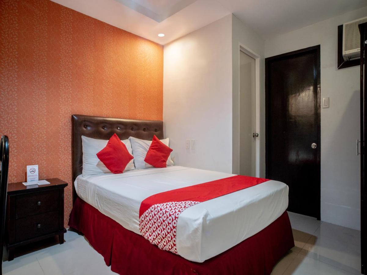 Oyo 697 Obrero Suites Davao Екстер'єр фото
