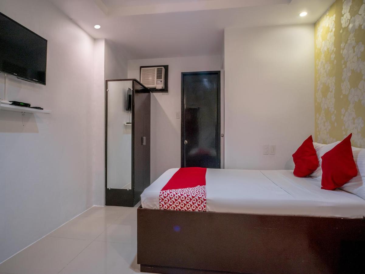 Oyo 697 Obrero Suites Davao Екстер'єр фото