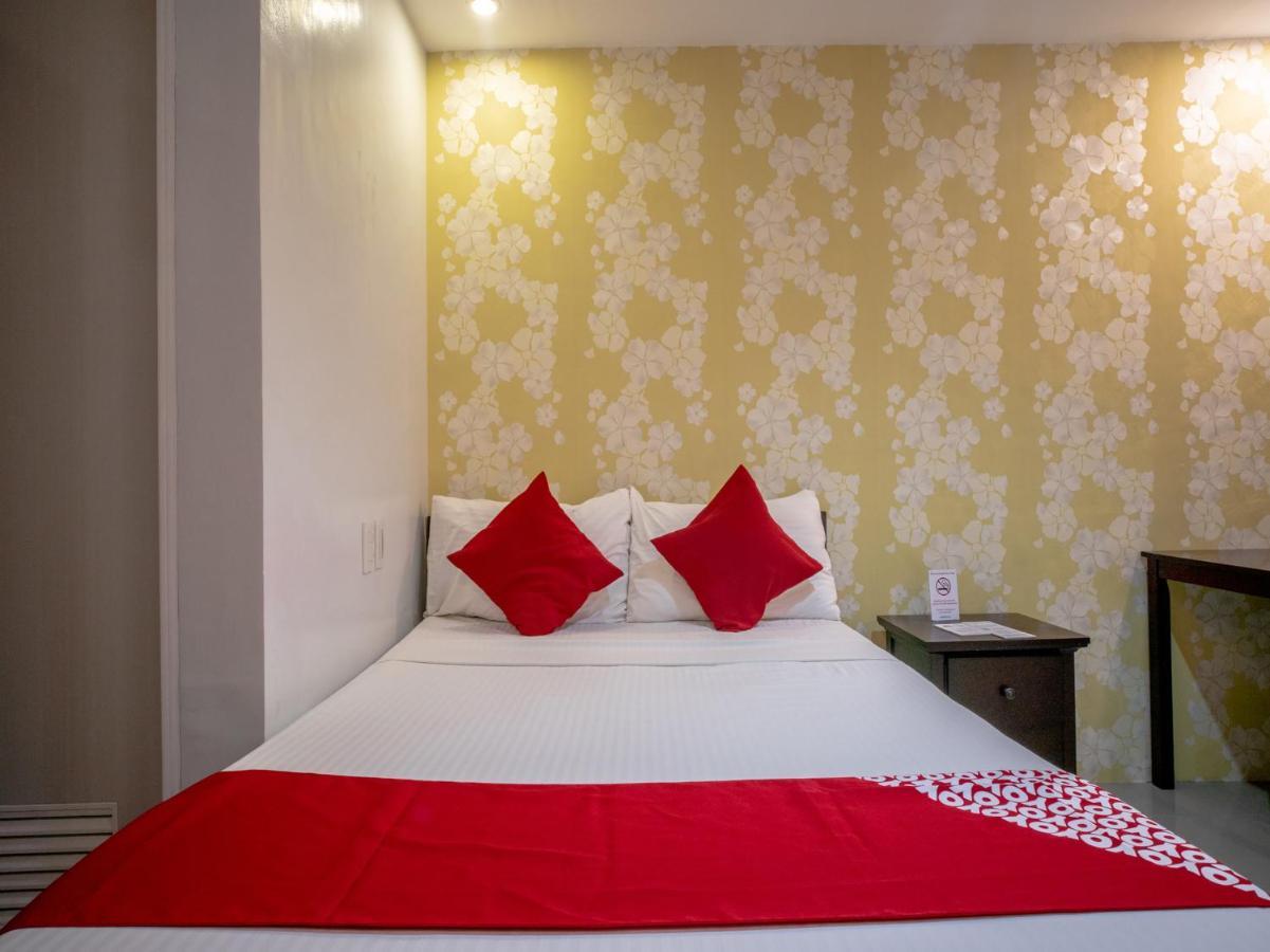 Oyo 697 Obrero Suites Davao Екстер'єр фото