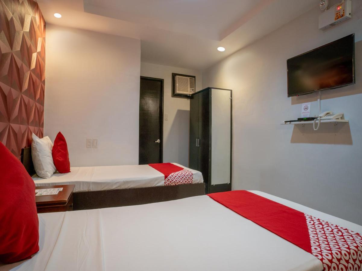 Oyo 697 Obrero Suites Davao Екстер'єр фото