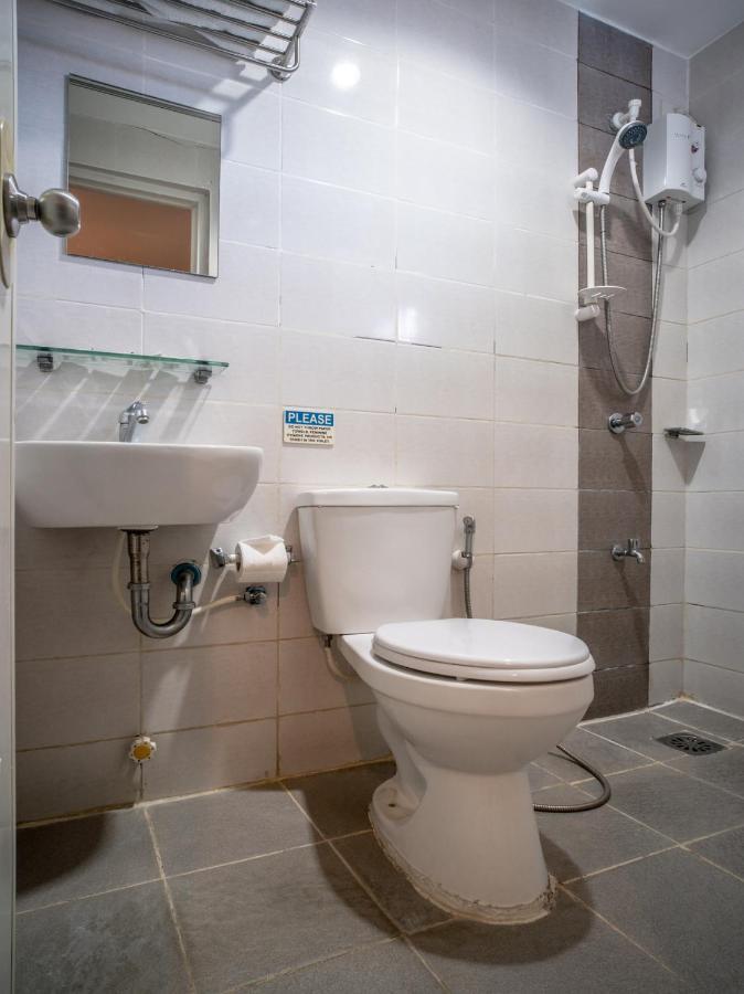 Oyo 697 Obrero Suites Davao Екстер'єр фото