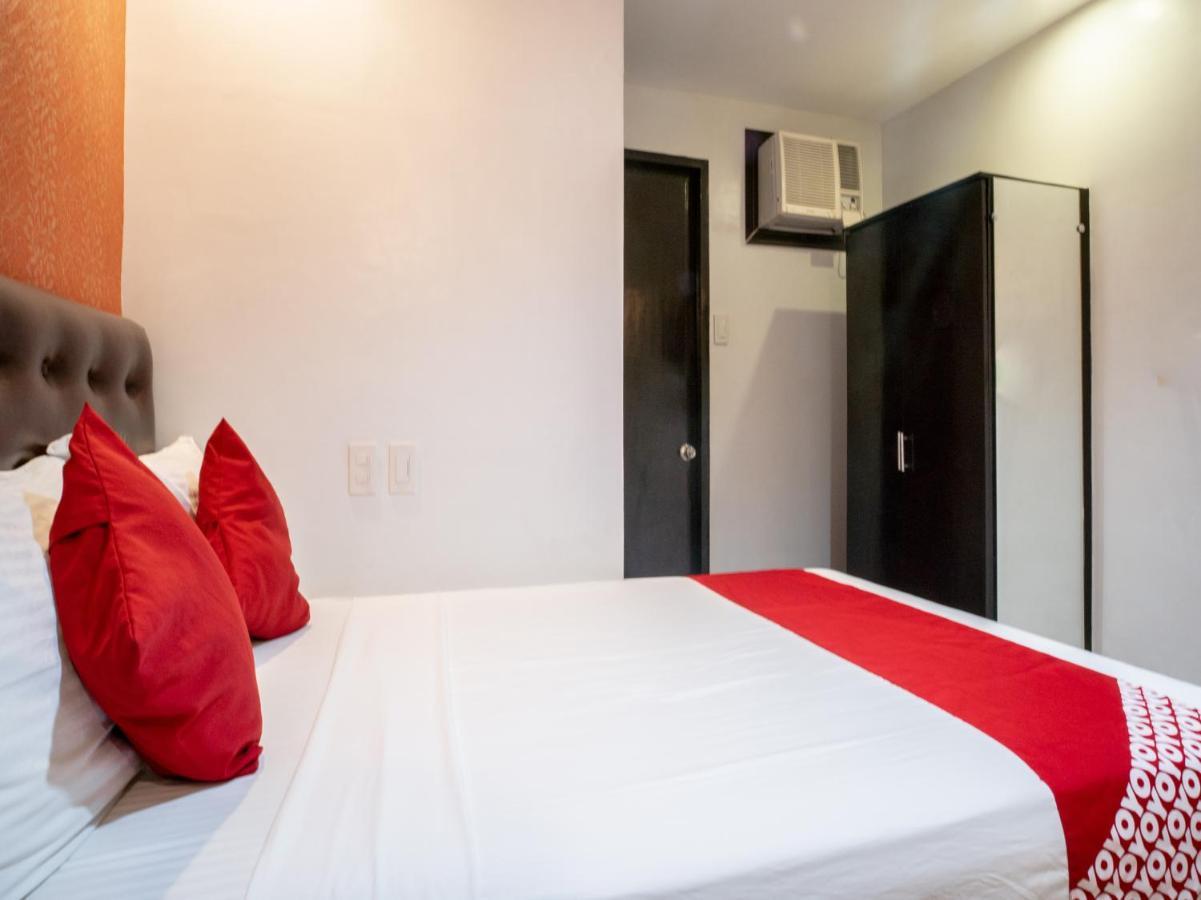 Oyo 697 Obrero Suites Davao Екстер'єр фото
