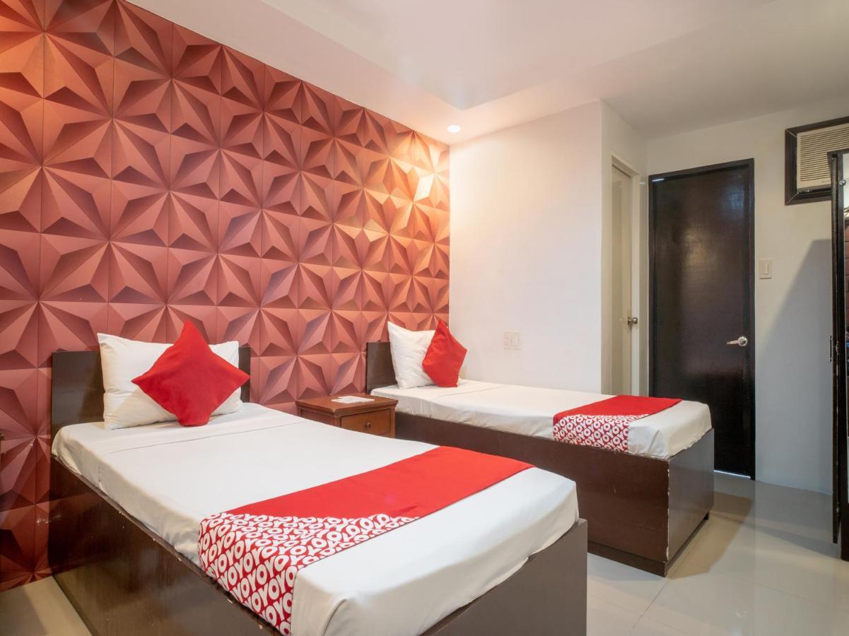 Oyo 697 Obrero Suites Davao Екстер'єр фото