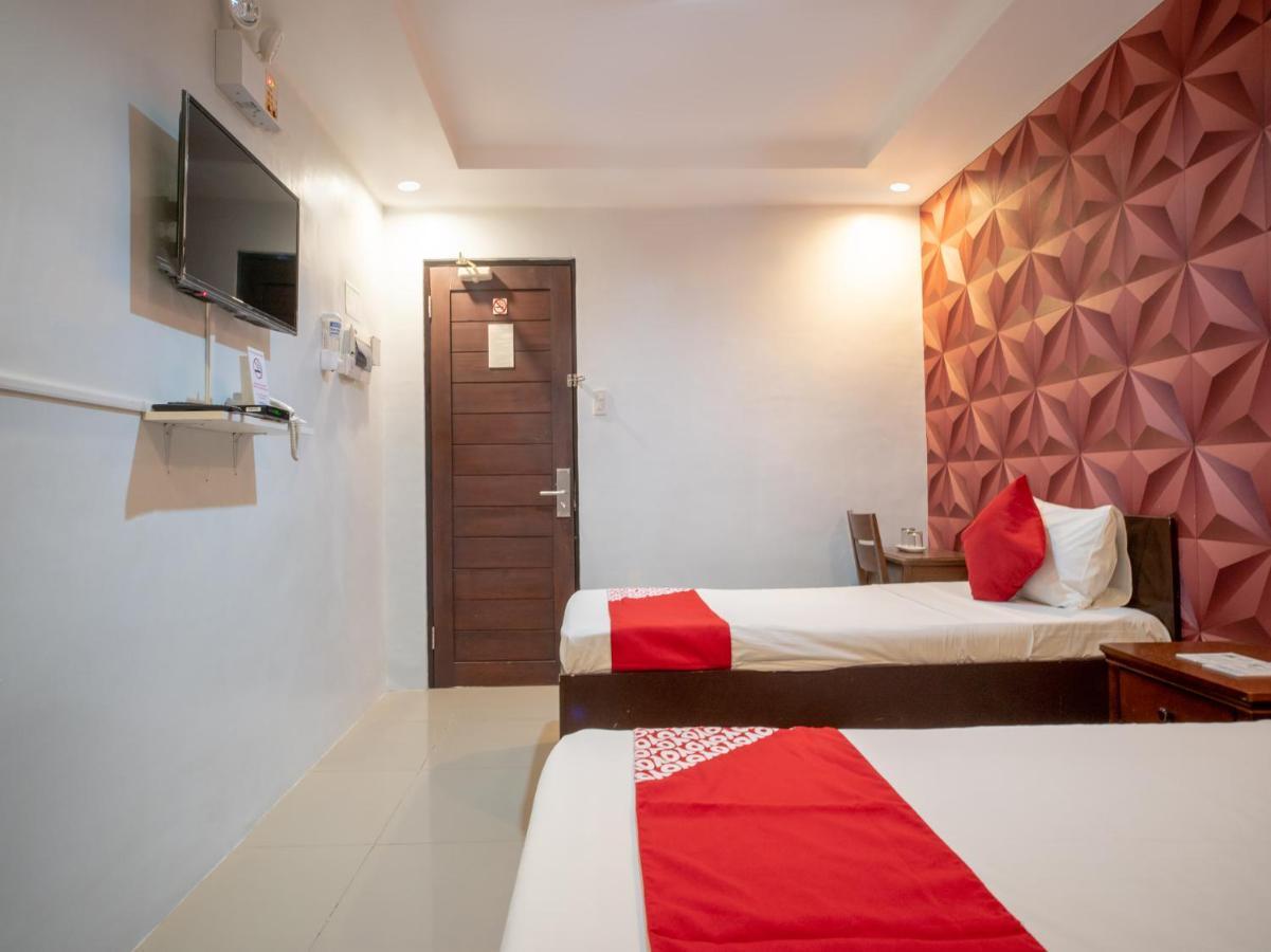 Oyo 697 Obrero Suites Davao Екстер'єр фото