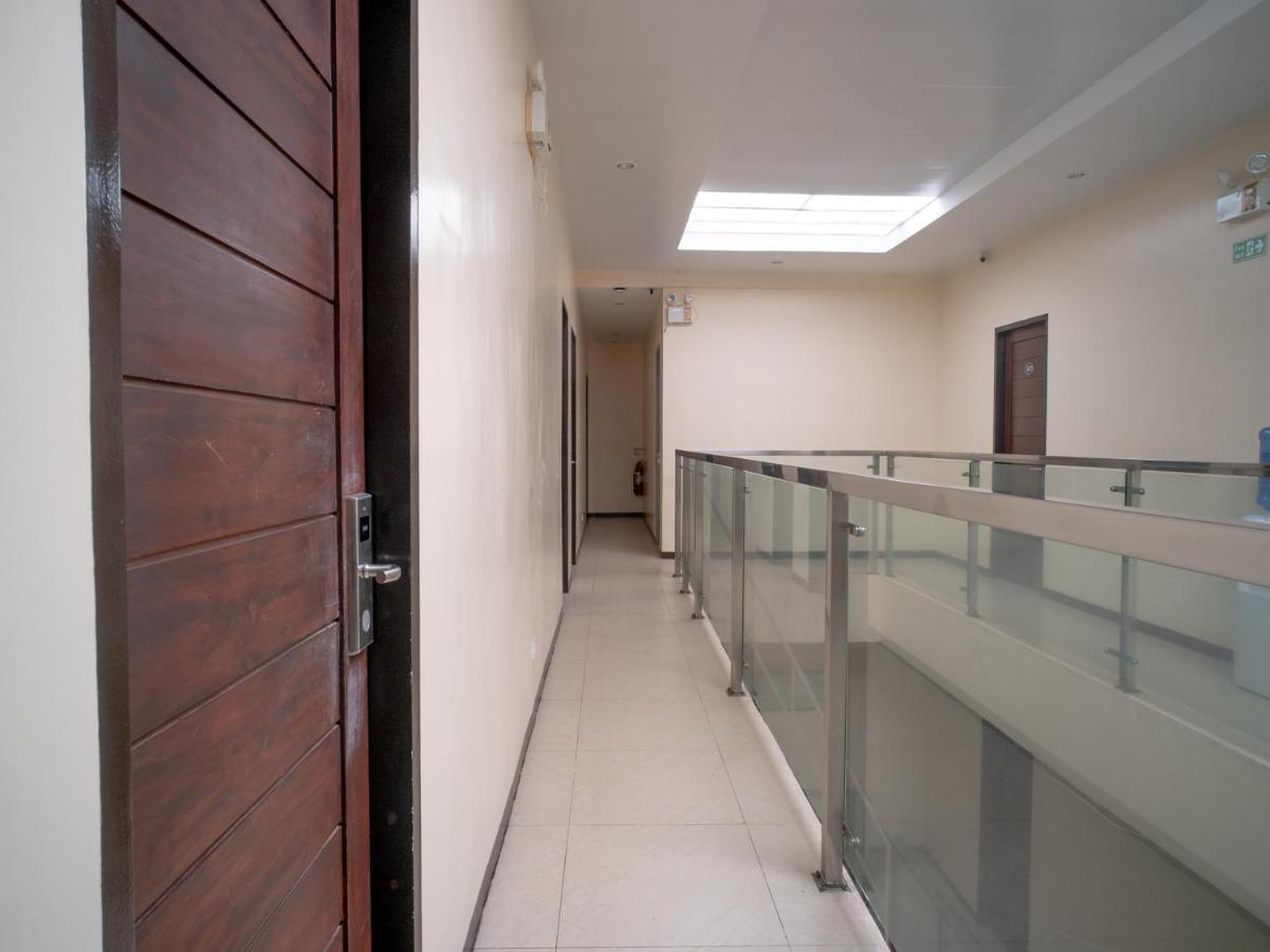 Oyo 697 Obrero Suites Davao Екстер'єр фото