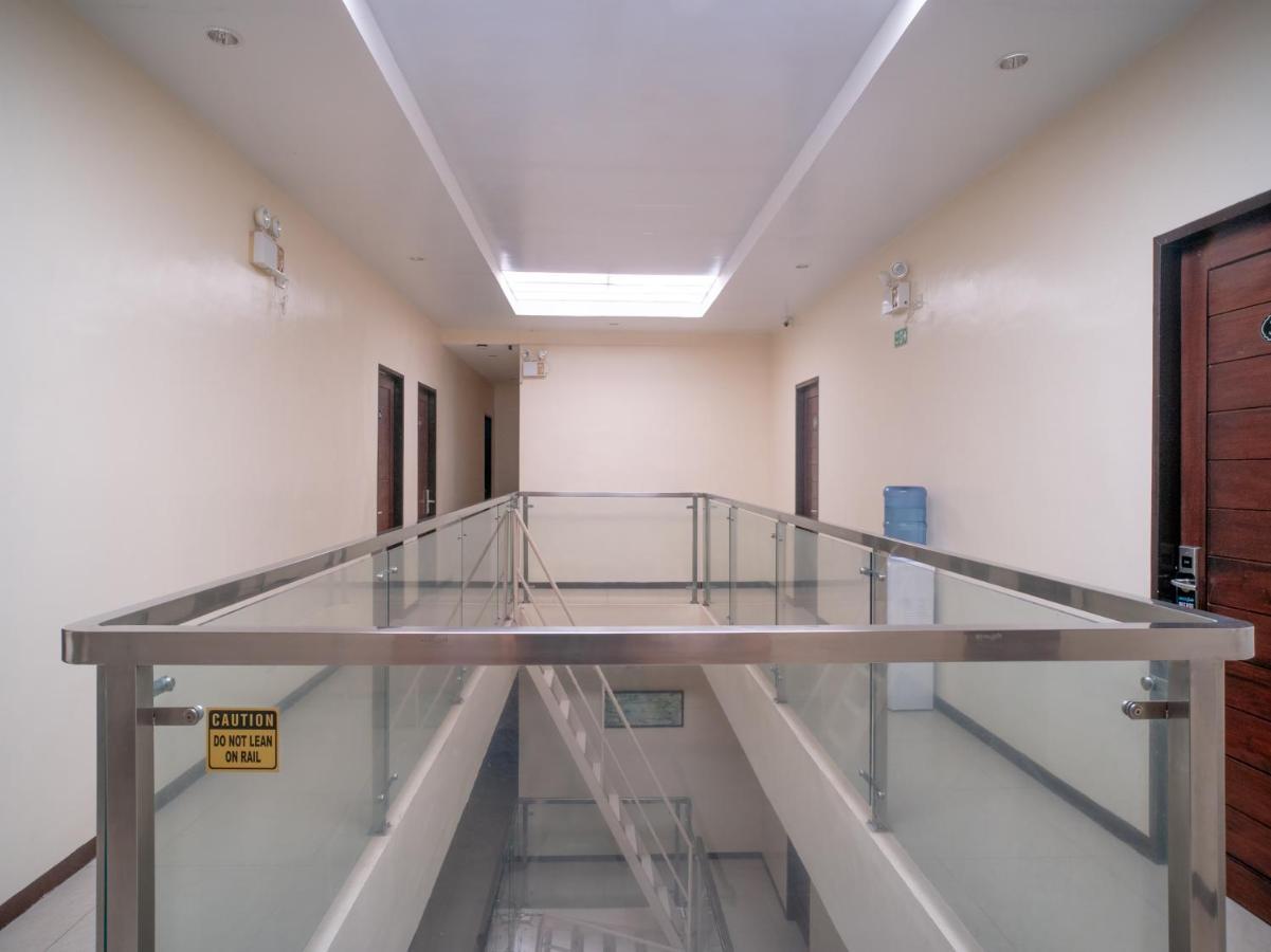 Oyo 697 Obrero Suites Davao Екстер'єр фото