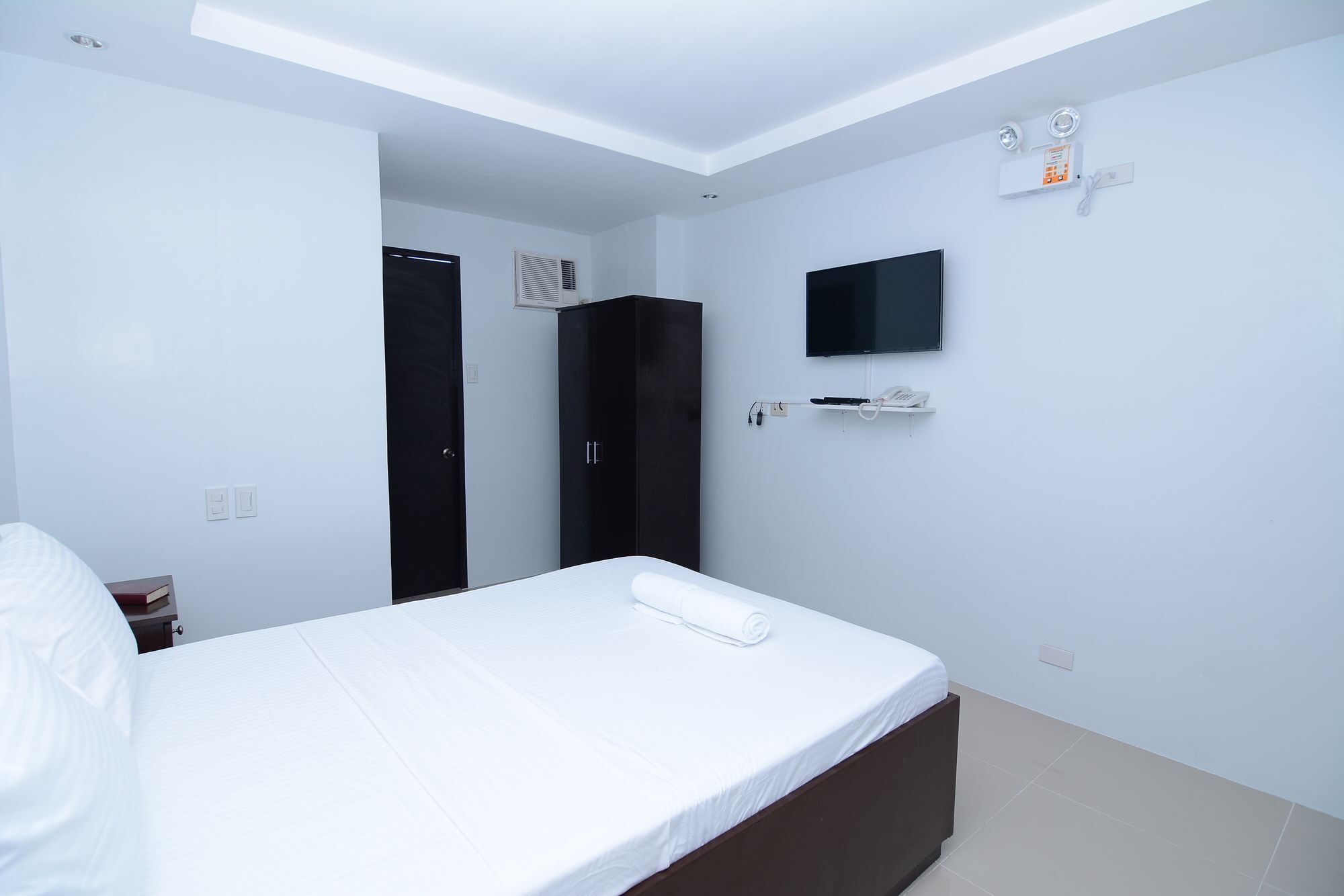 Oyo 697 Obrero Suites Davao Екстер'єр фото